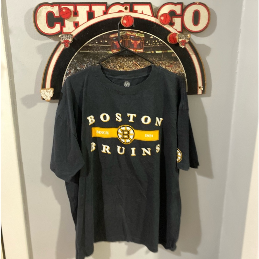 Boston bruins t shirt size XL